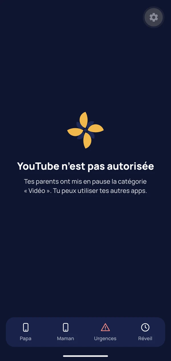 Écran de Nasha'a sur le téléphone de l'enfant : « YouTube n'est pas autorisée. Tes parents ont mis en pause la catégorie Vidéo », avec les boutons Papa, Maman, Urgences et Réveil